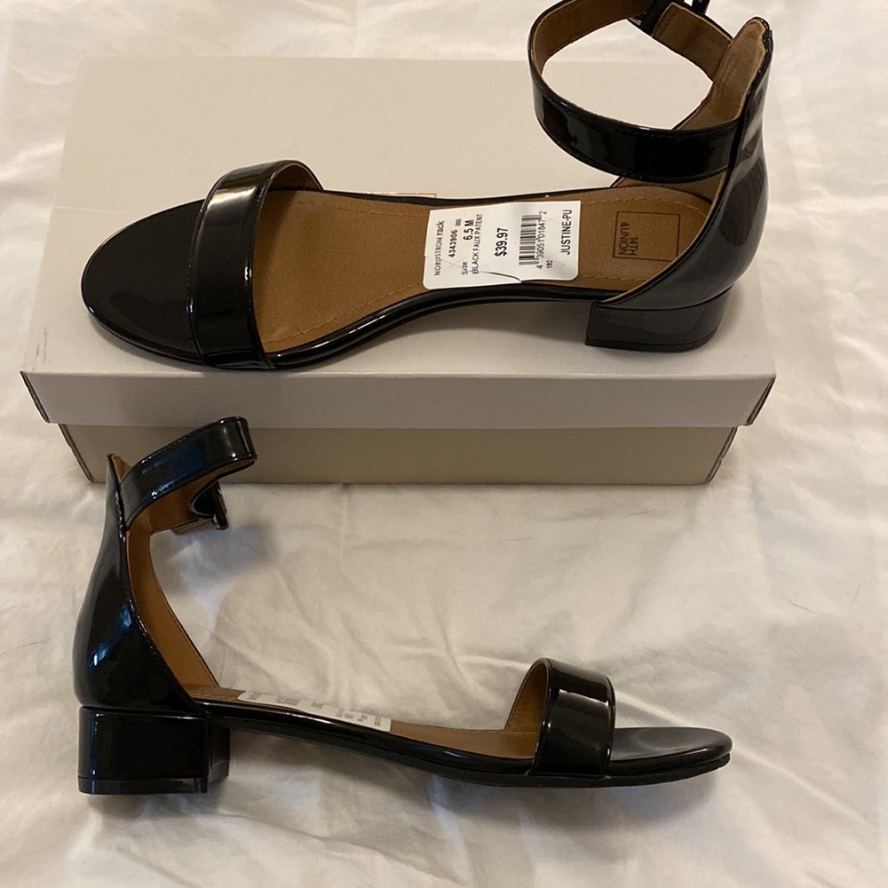 Black, patent leather low heeled sandal